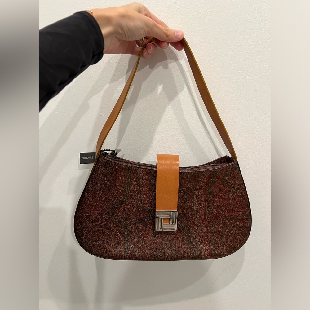 A very rare vintage Etro bag! 💼
